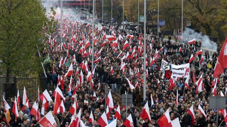 Πορεία μίσους από χιλιάδες Πολωνούς ακροδεξιούς – ΒΙΝΤΕΟ