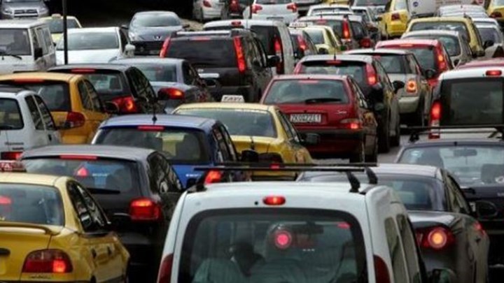 Κομφούζιο στην Αθήνα – Μπλοκαρισμένοι οι οδηγοί στους δρόμους – ΤΩΡΑ