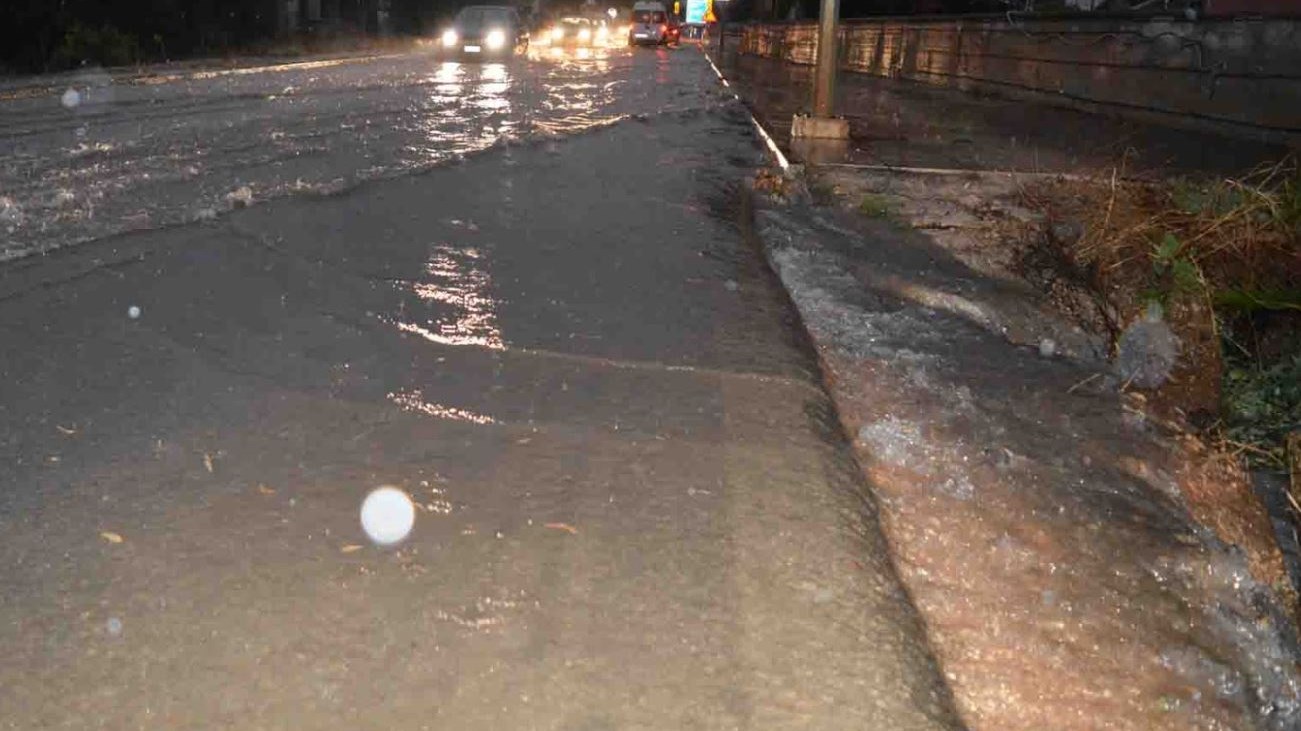 Φούσκωσε το αργολικό ρέμα από την καταιγίδα – Πλημμύρισαν χωριά- ΦΩΤΟ