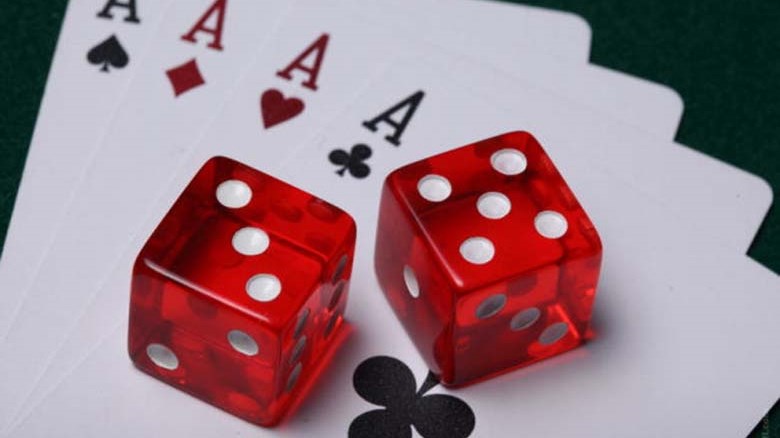 “Φωτιά” πήρε η …τσόχα ενόψει των γιορτών – Οι ζαριές έφεραν τις χειροπέδες