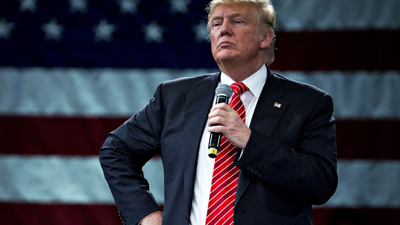 Το ξέσπασμα των REM κατά του Τραμπ: Είναι ένας κλόουν – BINTEO