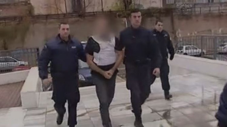 Κατάρες και βρισιές στη δίκη για τη δολοφονία του φοιτητή στην Πεντέλη – ΒΙΝΤΕΟ