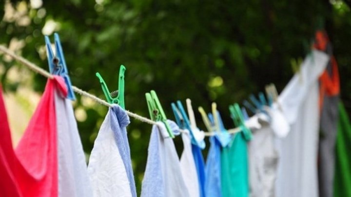 Το κόλπο για να στεγνώνουν τα ρούχα πιο γρήγορα