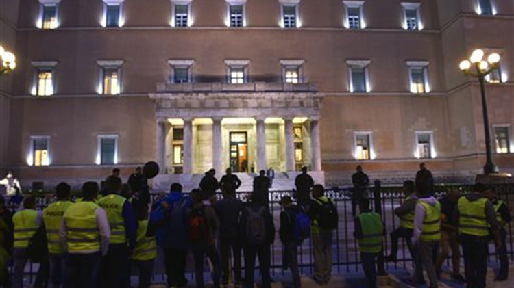 Ένστολοι προς Τσίπρα για κοινωνικό μέρισμα: Μας θυμάστε μόνο όταν εσείς το θεωρείτε σκόπιμο