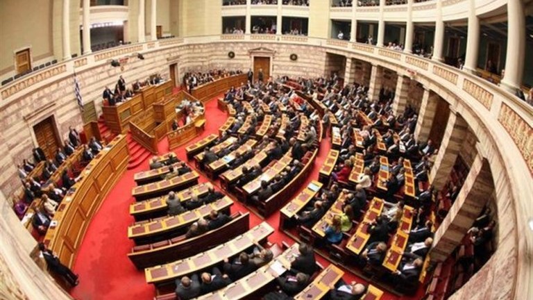 Κόντρα στη Βουλή για το κοινωνικό μέρισμα