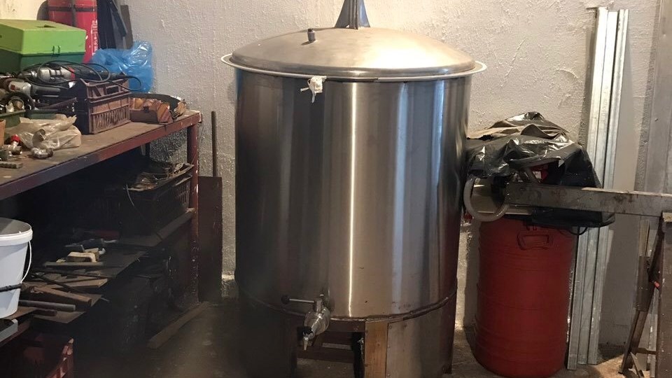 Συνελήφθη 54χρονος γιατί έφτιαχνε τσίπουρο χωρίς άδεια – ΦΩΤΟ