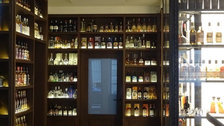 Έκαναν «φτερά» μπουκάλια ουίσκι αξίας 700.000 ευρώ