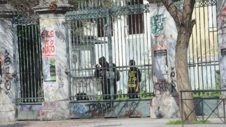 Επιτροπή Εορτασμού 17ης Νοεμβρίου και φοιτητές: Να αποχωρήσουν από το Πολυτεχνείο καταληψίες και αστυνομικοί