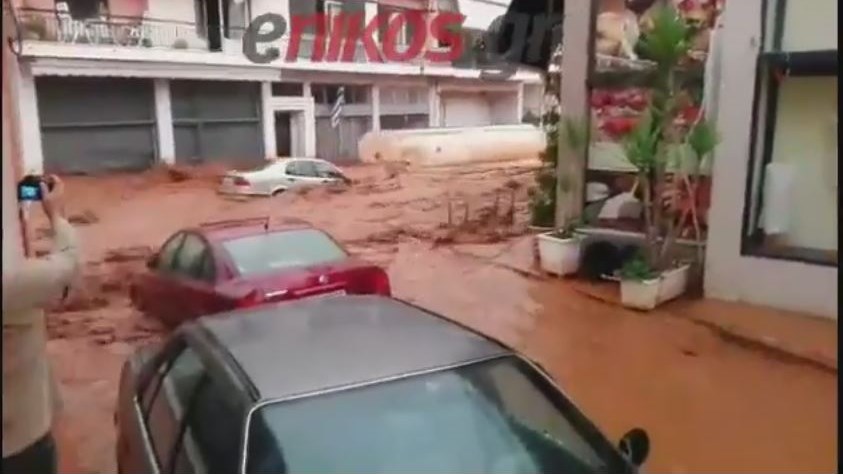 Νέο βίντεο αναγνώστη με το βυτιοφόρο που παρασύρθηκε από χείμαρρο