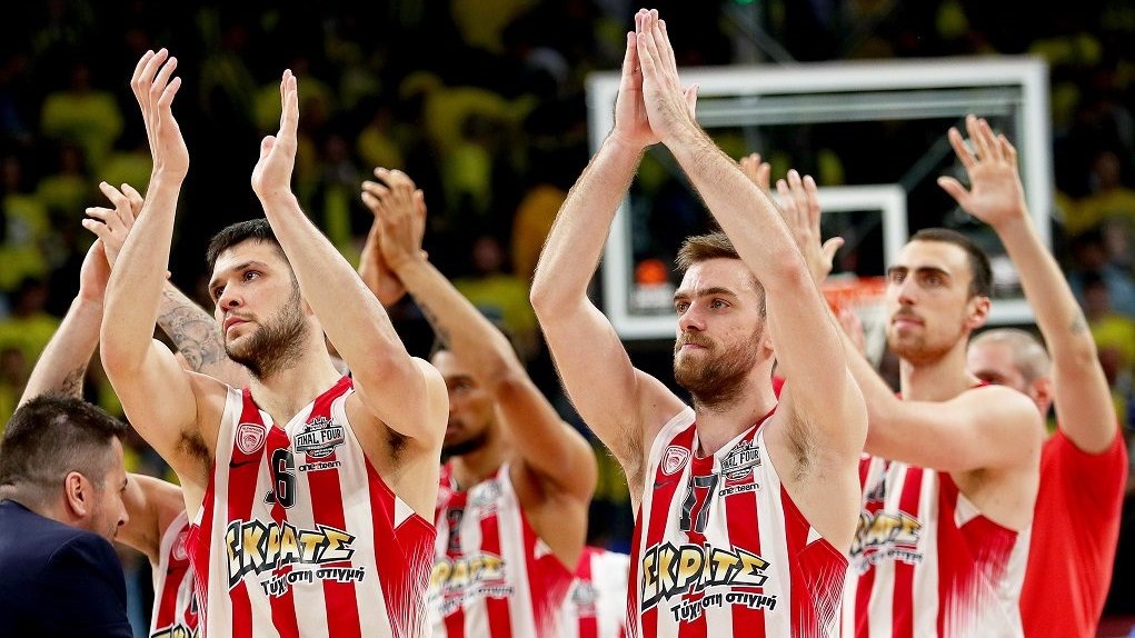 Διεκόπη το Ολυμπιακός – Ερυθρός Αστέρας – Έπεσε δακρυγόνο έξω από το ΣΕΦ – ΤΩΡΑ