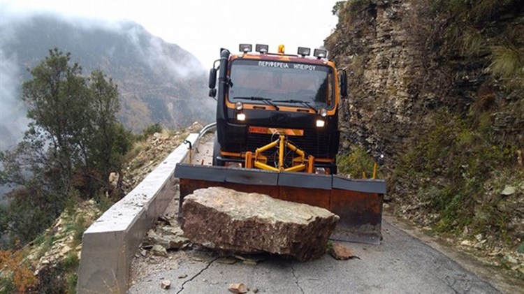 Προβλήματα στο οδικό δίκτυο της Ηπείρου από την κακοκαιρία