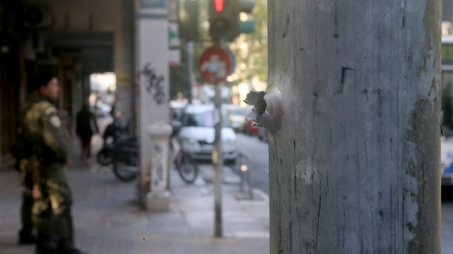 Διπλή ανάληψη ευθύνης από την Επαναστατική Αυτοάμυνα για τις επιθέσεις έξω από τα γραφεία του ΠΑΣΟΚ