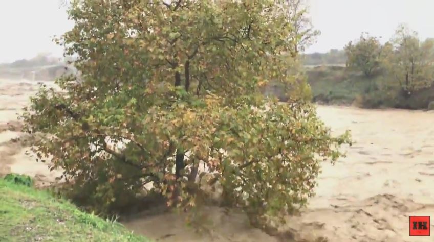 Συγκλονιστικές εικόνες από την Κατερίνη – Στο έλεος της κακοκαιρίας η πόλη – ΒΙΝΤΕΟ