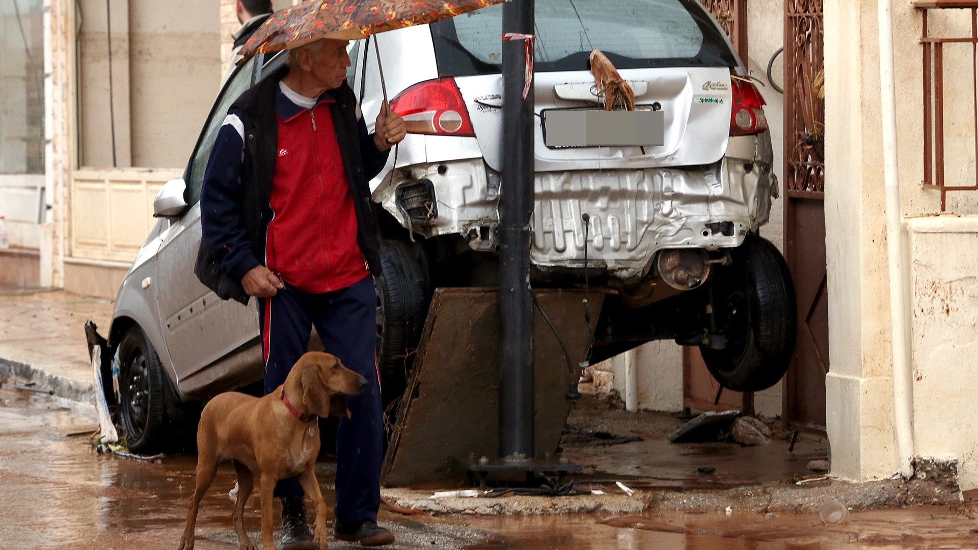 Επικεφαλής της Πυροσβεστικής στη Μάνδρα: Δεν έχω ξαναδεί τέτοια καταστροφή