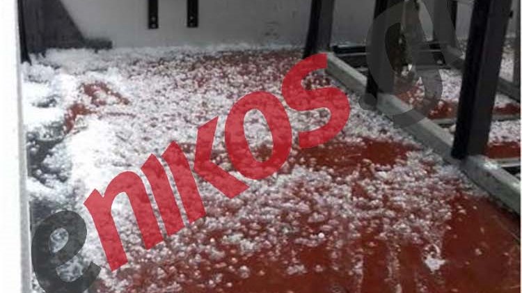 Στα άσπρα “ντύθηκε” το Πέραμα από το χαλάζι – ΦΩΤΟ αναγνώστη