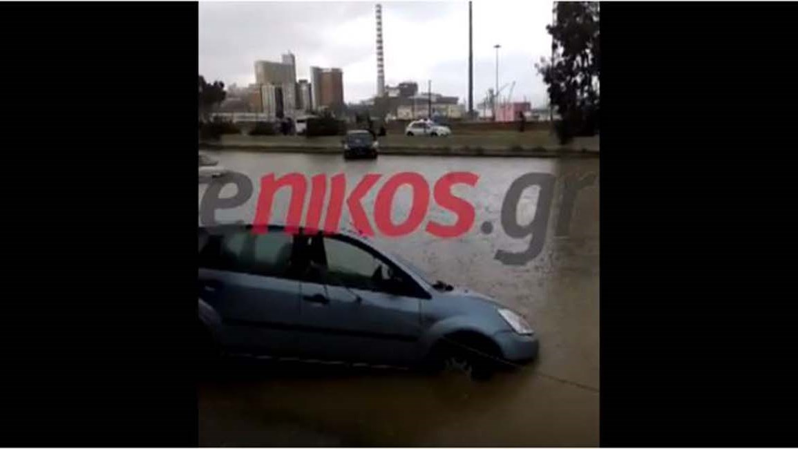 Βούλιαξαν αυτοκίνητα στο Κερατσίνι από την καταιγίδα – ΒΙΝΤΕΟ αναγνώστη