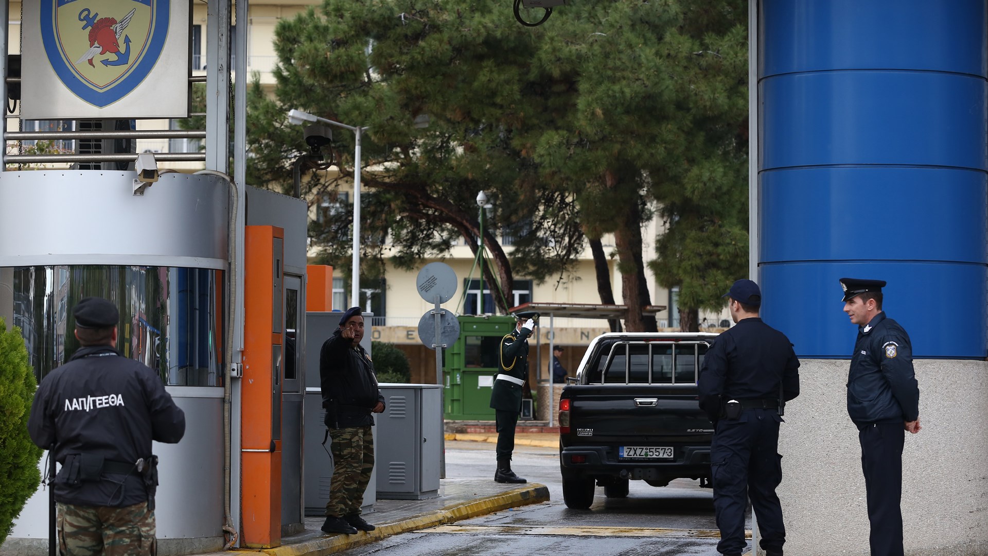 Η πρωτοφανής εισβολή του Ρουβίκωνα στο υπουργείο Εθνικής Άμυνας και η αντίδραση του Καμμένου