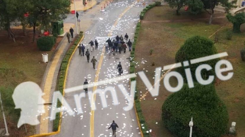 Φωτογραφίες ντοκουμέντο από την εισβολή του Ρουβίκωνα στο υπουργείο Εθνικής Άμυνας