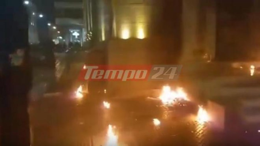 Επίθεση με  μολότοφ κατά του δικαστικού μεγάρου της Πάτρας – ΒΙΝΤΕΟ – ΦΩΤΟ
