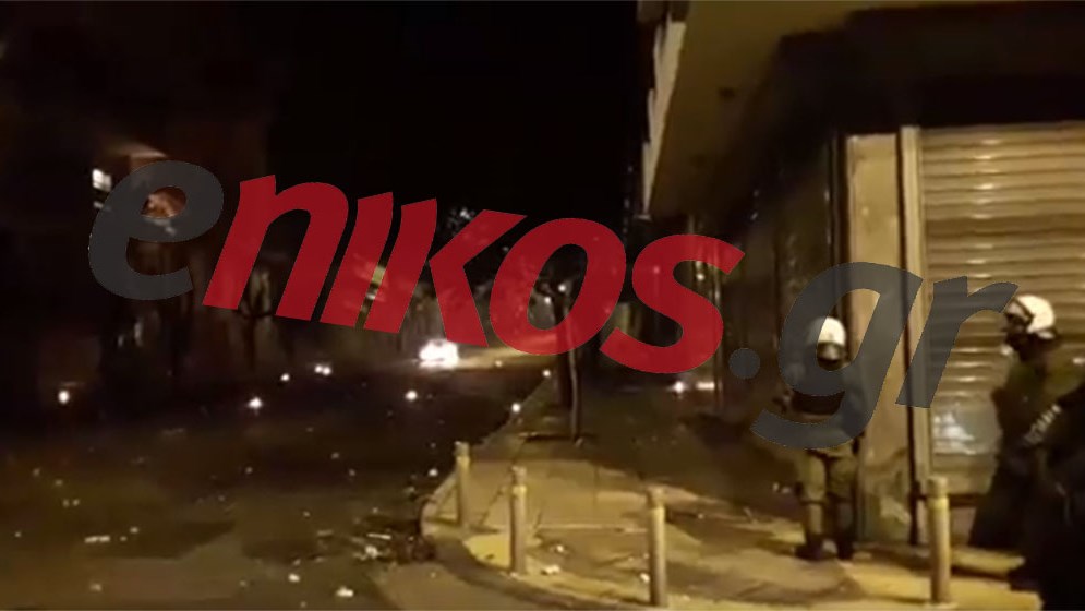 Επεισόδια στα Εξάρχεια μετά το τέλος της πορείας για το Πολυτεχνείο – ΒΙΝΤΕΟ