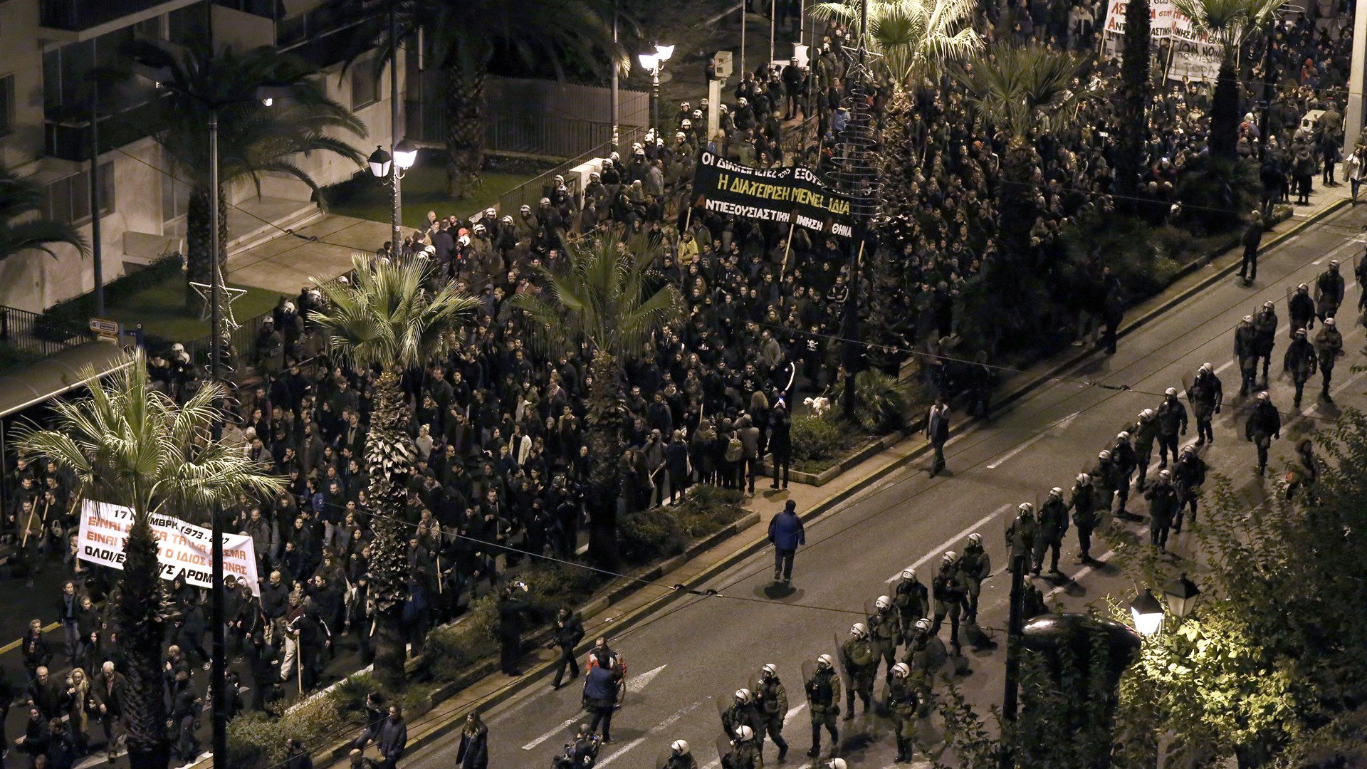 Μεγάλη πορεία για το Πολυτεχνείο στην Αθήνα – ΒΙΝΤΕΟ