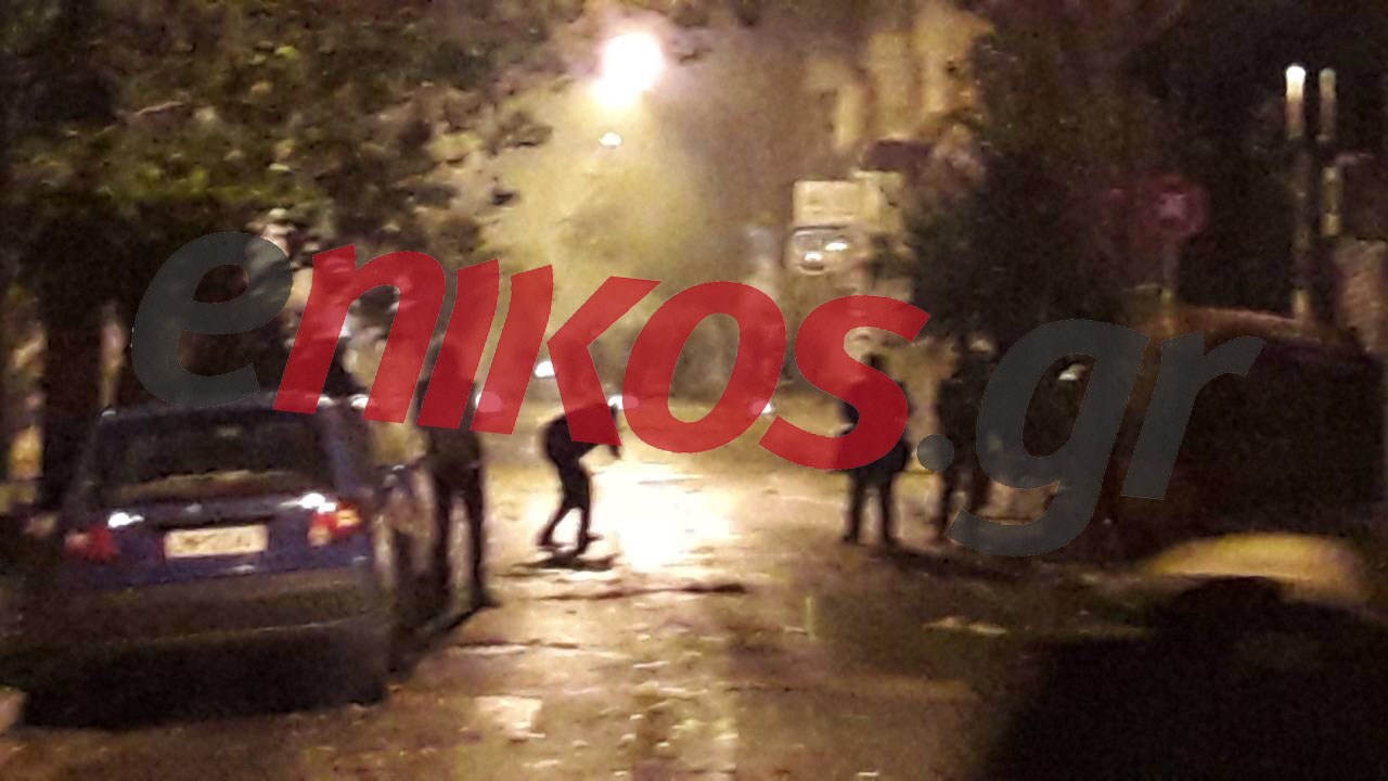 Εκρηκτική η ατμόσφαιρα στα Εξάρχεια – Νέες ΦΩΤΟ