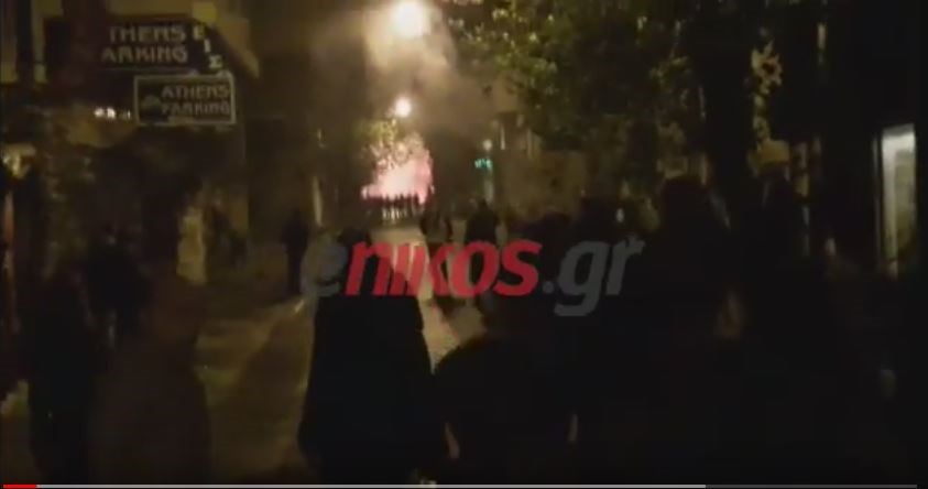 Συνεχίζεται ο “κλεφτοπόλεμος” στα Εξάρχεια – ΒΙΝΤΕΟ