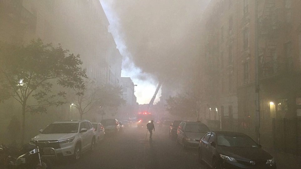 Νέα Υόρκη: Φόβοι για εγκλωβισμένες οικογένειες στην φλεγόμενη πολυκατοικία – ΦΩΤΟ ΚΑΙ ΒΙΝΤΕΟ