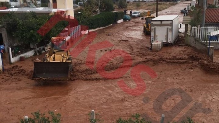 “Έσπασαν” τα τηλέφωνα της Πυροσβεστικής – Σχεδόν 1.000 κλήσεις για τη Δυτική Αττική