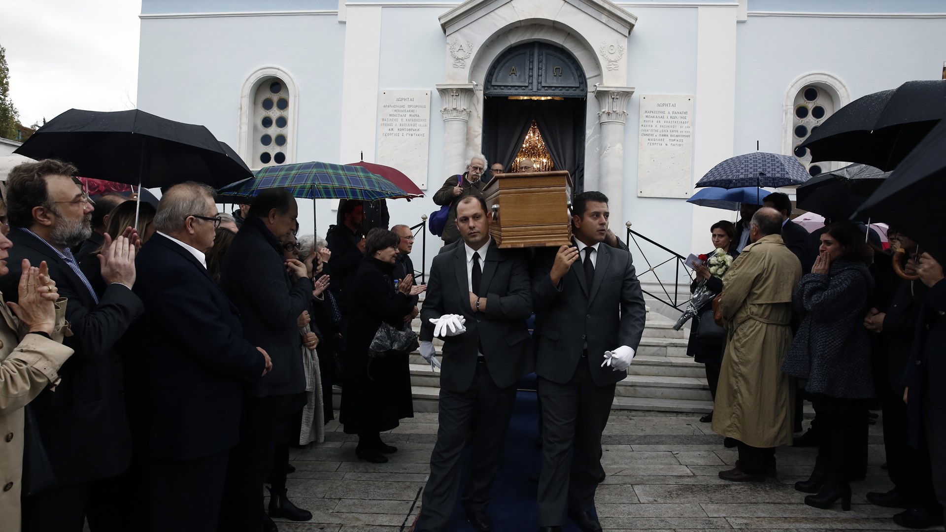 Το τελευταίο “αντίο” στον Κώστα Βεργόπουλο παρόντος του Τσίπρα