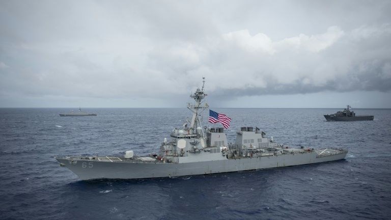 Πλοίο του αμερικανικού πολεμικού ναυτικού συγκρούστηκε με ιαπωνικό ρυμουλκό