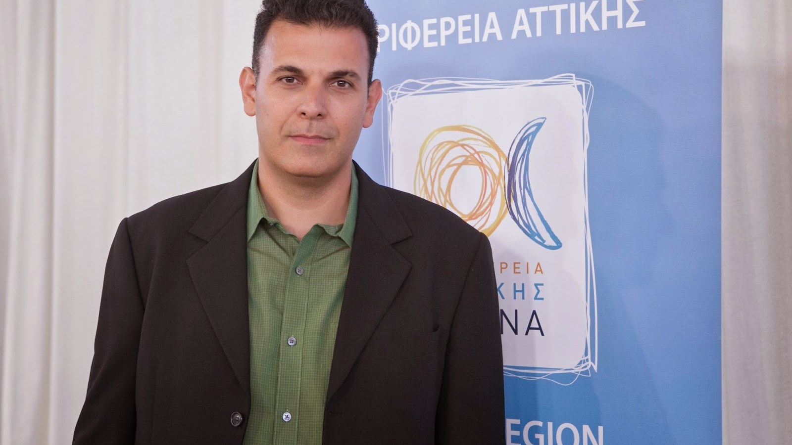Ο Καραμέρος απαντά μέσω Realfm 97,8 για το φωσφοριζέ μπουφάν – Αιχμές κατά Πατούλη