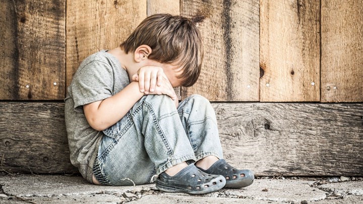 Ελεύθεροι οι γονείς που κατηγορούνται ότι κακοποιούσαν τα παιδιά τους