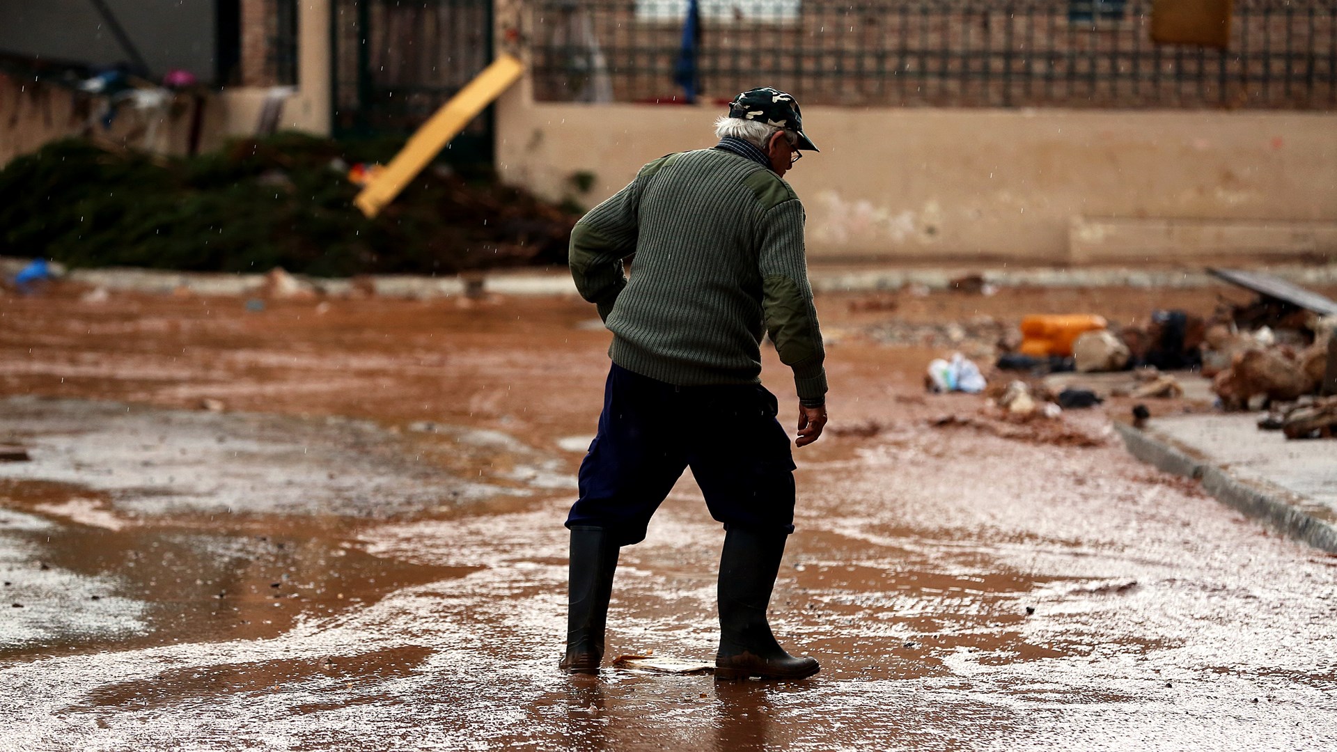 Έκτακτη ενίσχυση 900.000 ευρώ στους Δήμους Μάνδρας-Ειδυλλίας και Μεγαρέων