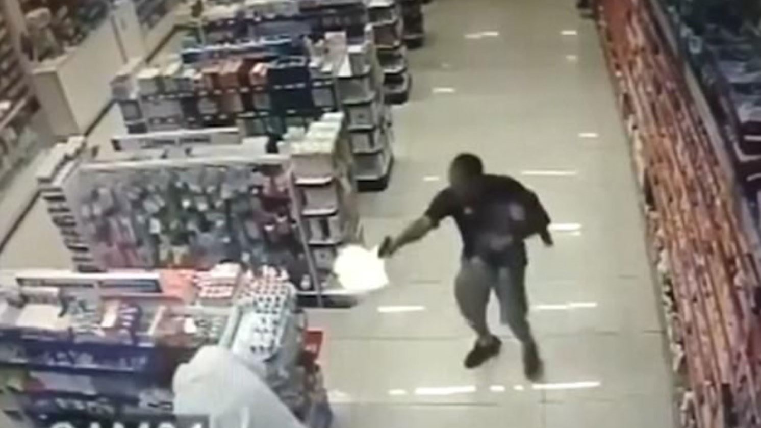 Ήρωας ή επικίνδυνος; – ΒΙΝΤΕΟ