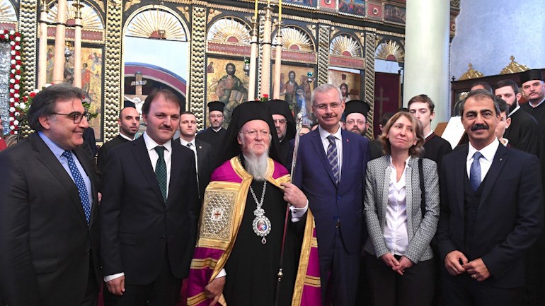 Συγκίνηση για την επαναλειτουργία του ναού του Αγίου Γεωργίου στην Κωνσταντινούπολη – ΦΩΤΟ