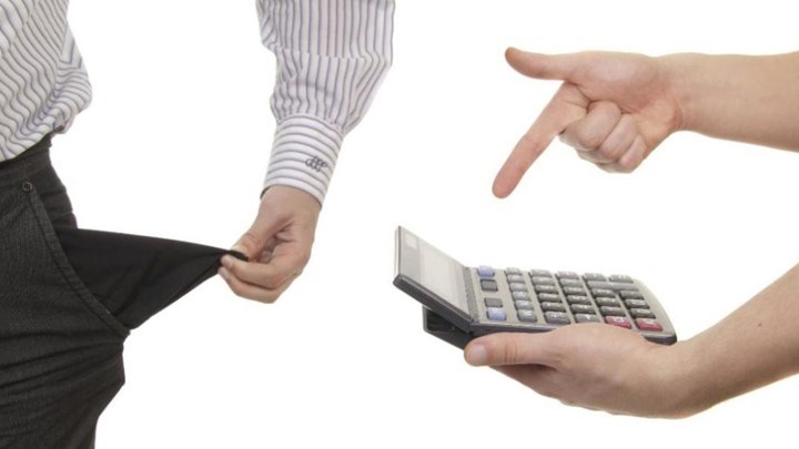 Αυτοί είναι οι νέοι φόροι και περικοπές που ενεργοποιούνται την Πρωτοχρονιά