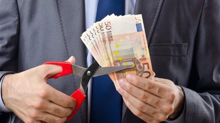 “Ψαλίδι” στις νέες επικουρικές συντάξεις – Ποιοι θα υποστούν τις μεγαλύτερες μειώσεις