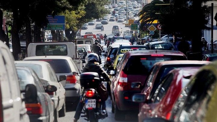 Γολγοθάς η μετακίνηση με αυτοκίνητο – Σε ποιους δρόμους είναι αυξημένη η κίνηση – ΤΩΡΑ