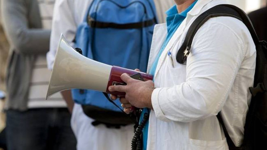 Στάση εργασίας γιατρών και εργαζομένων στα δημόσια νοσοκομεία την Πέμπτη