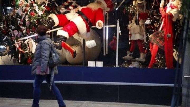 Πότε ξεκινά το εορταστικό ωράριο των καταστημάτων