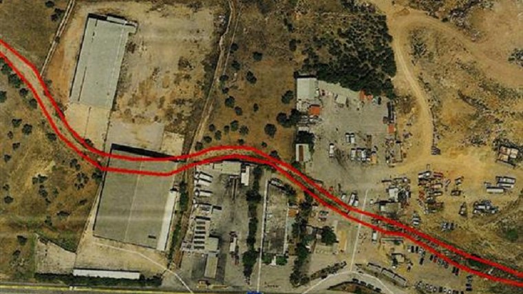 Με την άδεια της Πολεοδομίας χτίστηκε το αμαξοστάσιο του δήμου Μάνδρας