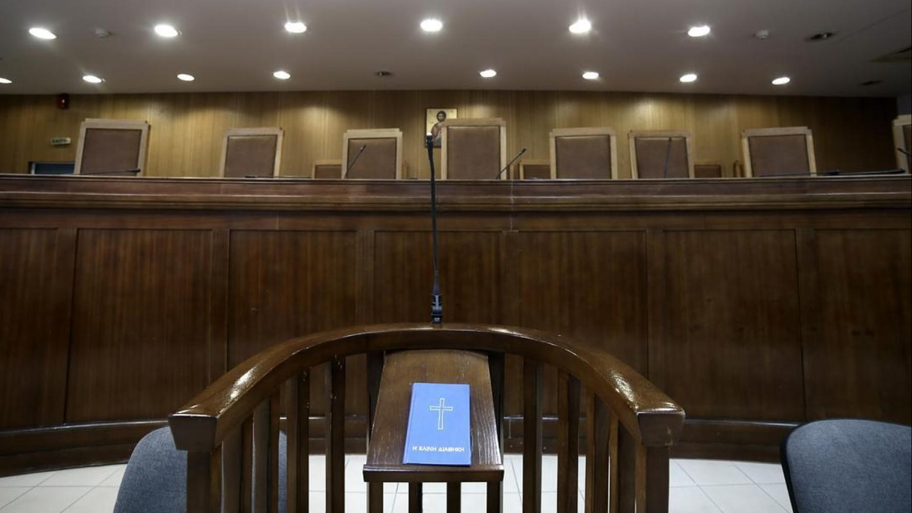 Σοκ στη Λάρισα από την περιγραφή μητροκτόνου: Της έκοψα το κεφάλι με το μαχαίρι που κόβουμε το κρέας