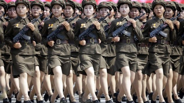 Βόρεια Κορέα: “Πρόωρη εμμηνόπαυση” για τις στρατιωτίνες του Κιμ