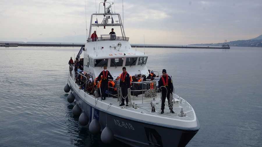 Επιχείρηση διάσωσης των μεταναστών που κινδύνεψαν ανοιχτά της Πύλου
