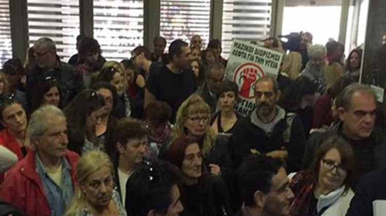 Συνδικαλιστές της ΠΟΕΔΗΝ εισέβαλαν στο υπουργείο Υγείας – ΒΙΝΤΕΟ