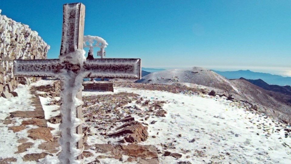Έπεσαν τα πρώτα χιόνια στον Ψηλορείτη – Εντυπωσιακές εικόνες