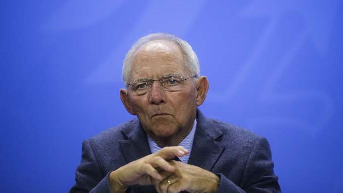 Ο Βόλφγκανγκ Σόιμπλε αποβάλλει τα… tweets από την Bundestag