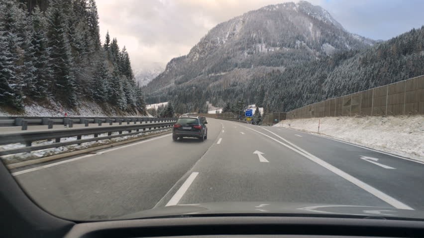 Παρέσυρε και σκότωσε τροχονόμο επειδή είχε το μυαλό του στην… προσευχή