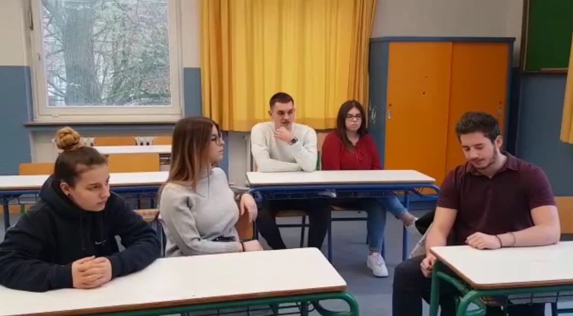 Συγκλονίζει το βίντεο των Ελλήνων μαθητών στη Γερμανία: “Κλείνουν τα σχολεία μας”